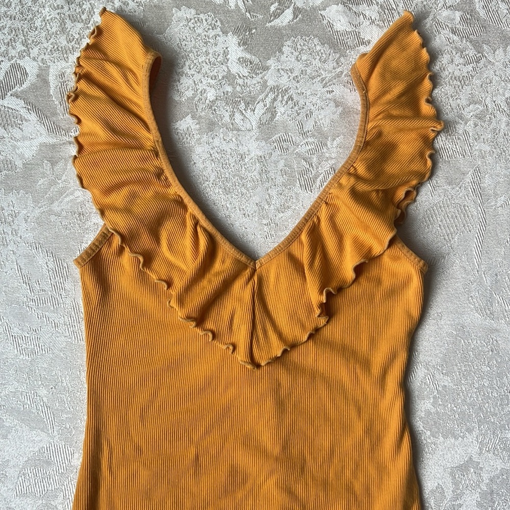Wilfred Ribbed Ruffle Bodysuit - Picture 4 of 12